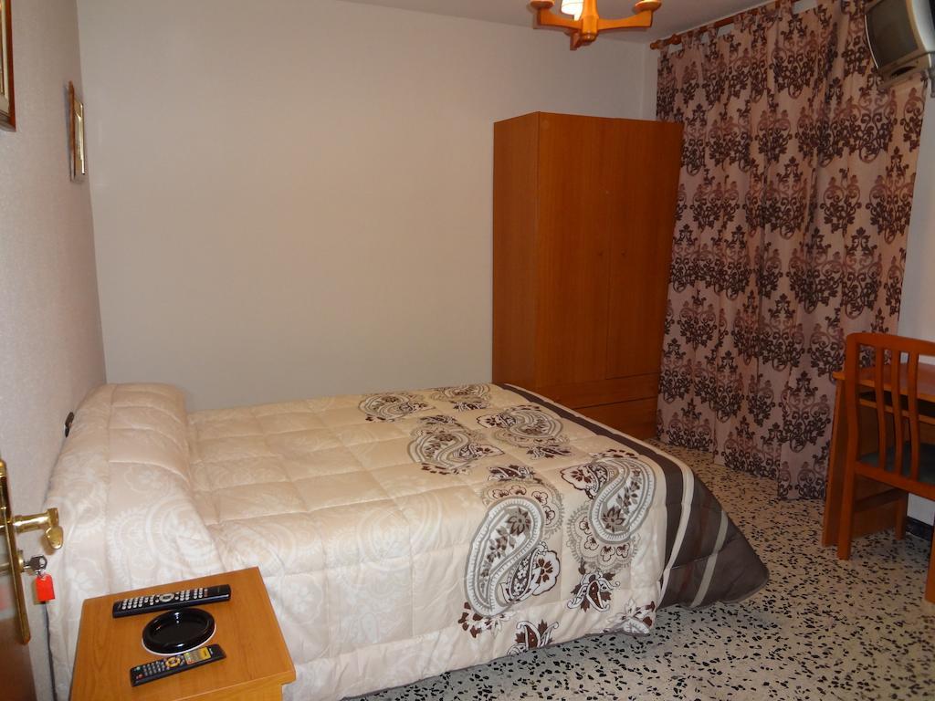 Hostal San Pedro Sanlúcar la Mayor Buitenkant foto